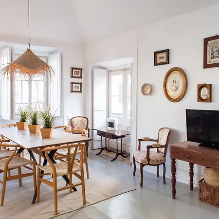Apartment - Light Filled With Terrace