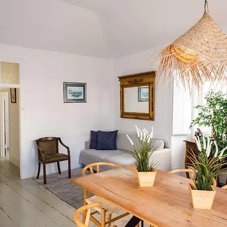 Daire - Light Filled With Terrace